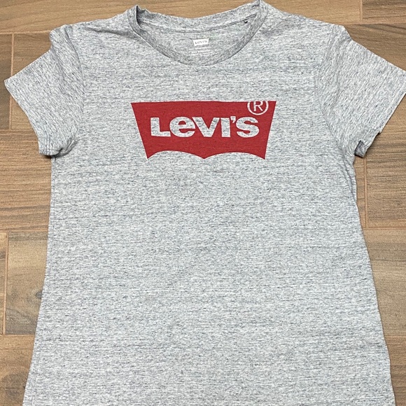 levis tshirt xs